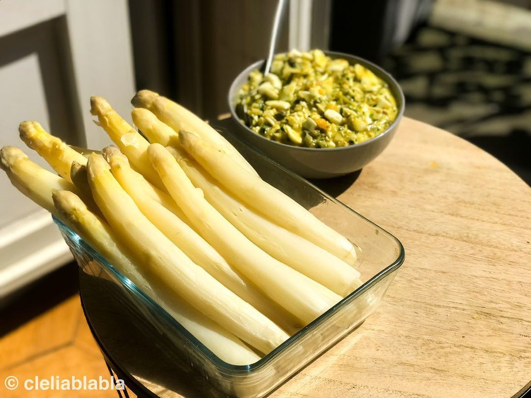 Asperges d'Alsace Asperges et sa sauce gribiche ⁣ Asperges d'Alsace
